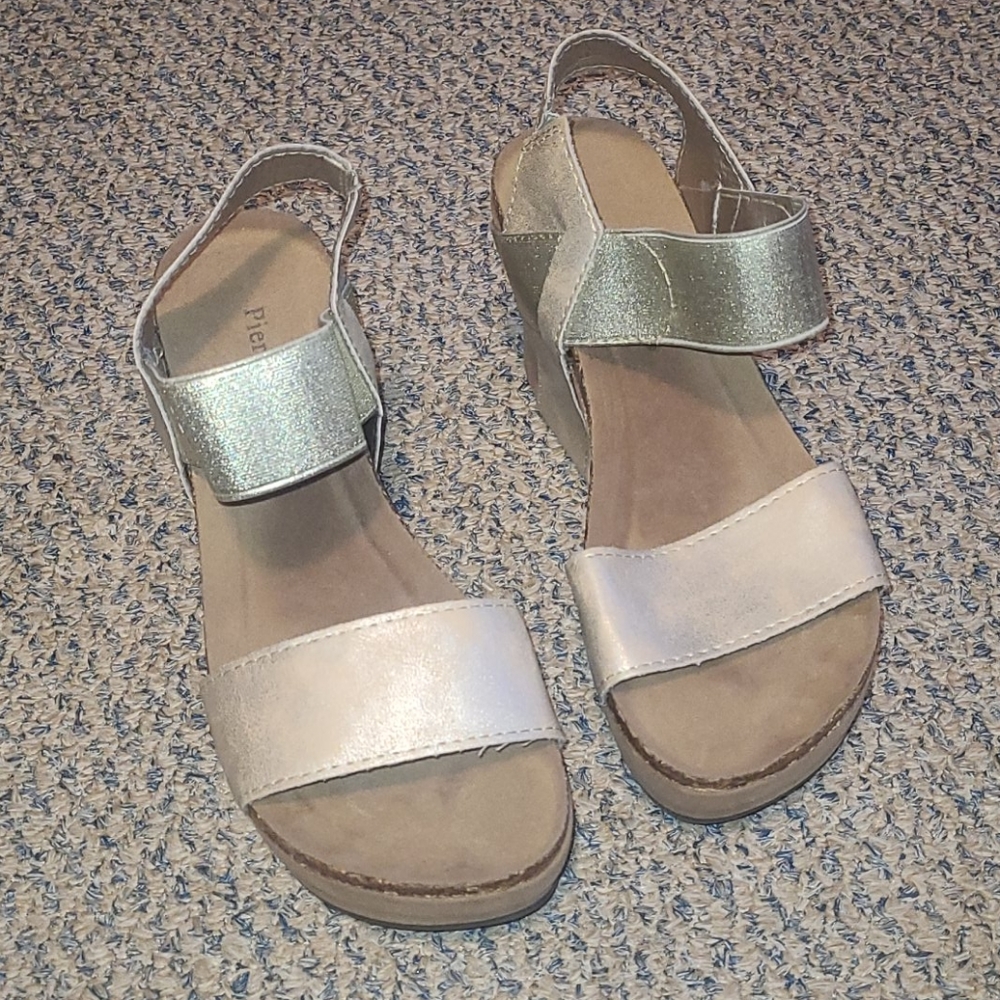 Pierre Dumas Wedges SIZE 7